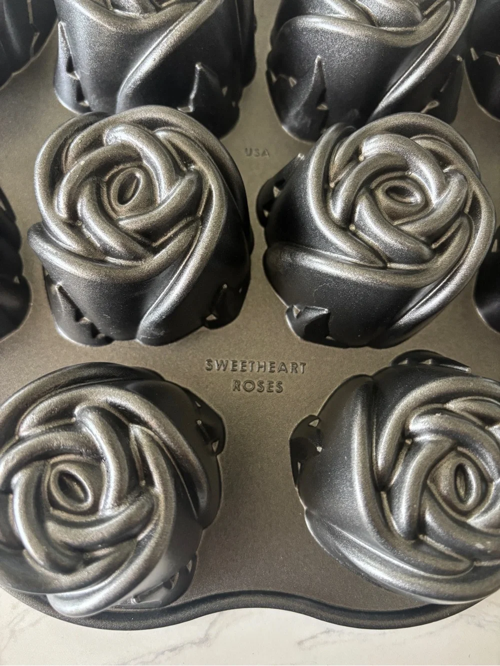 Williams Sonoma Sweetheart Rose Pan by Nordic Ware, NWT